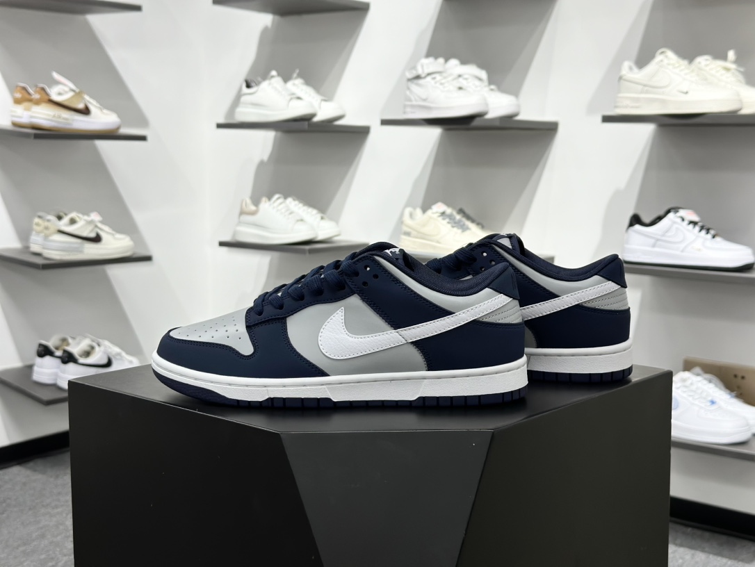 NIKE SB Dunk Low IB3079-400