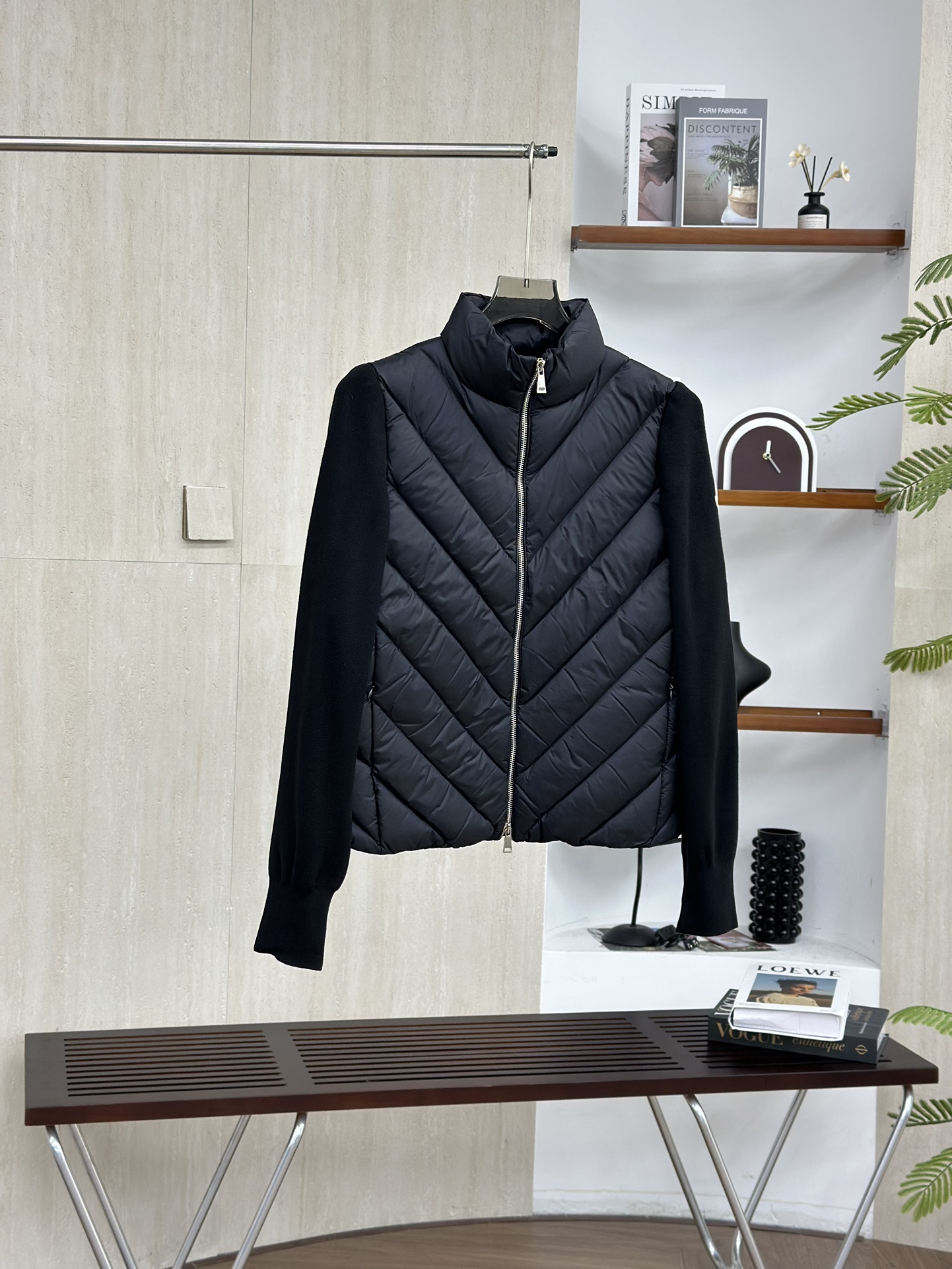 顶级💰300
Moncler|盟可睐 蒙口 针织拼接立领薄款|羽绒服