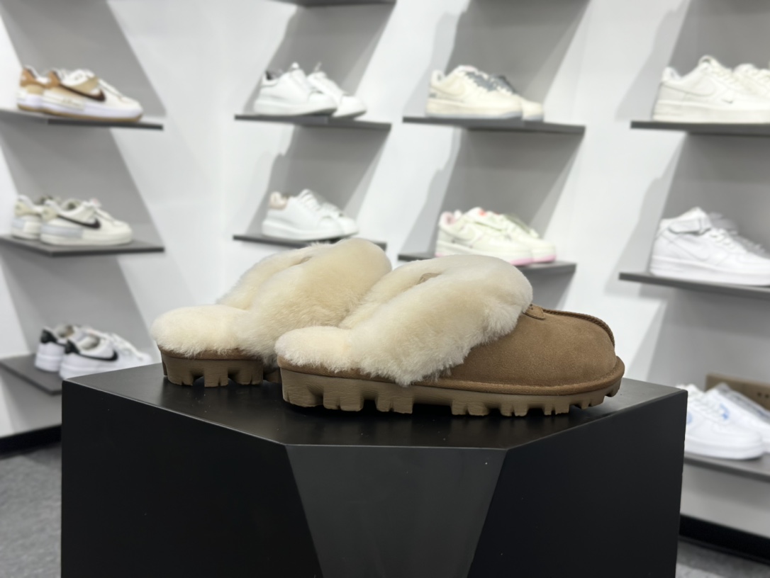 200 星拖薄底栗色 女鞋UGG W Disquette Slipper Chestnut 蒂茨库特系列穆勒风包头舒适露跟半拖鞋