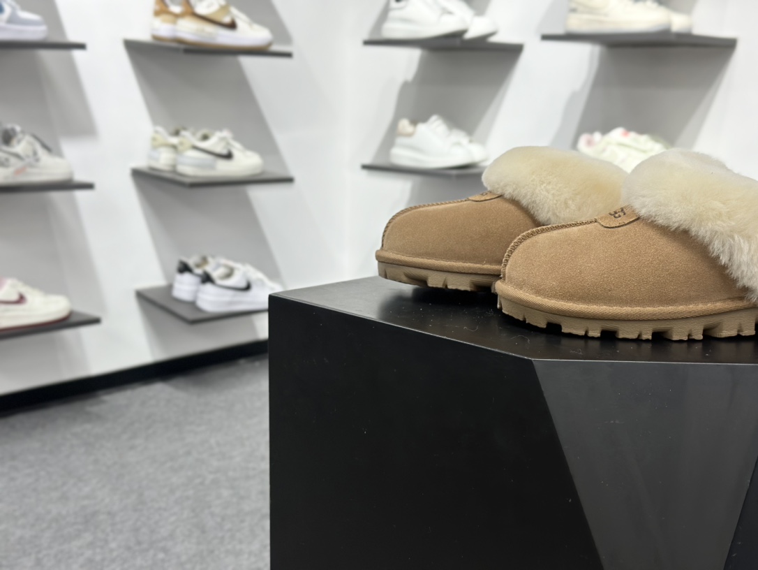 200 星拖薄底栗色 女鞋UGG W Disquette Slipper Chestnut 蒂茨库特系列穆勒风包头舒适露跟半拖鞋