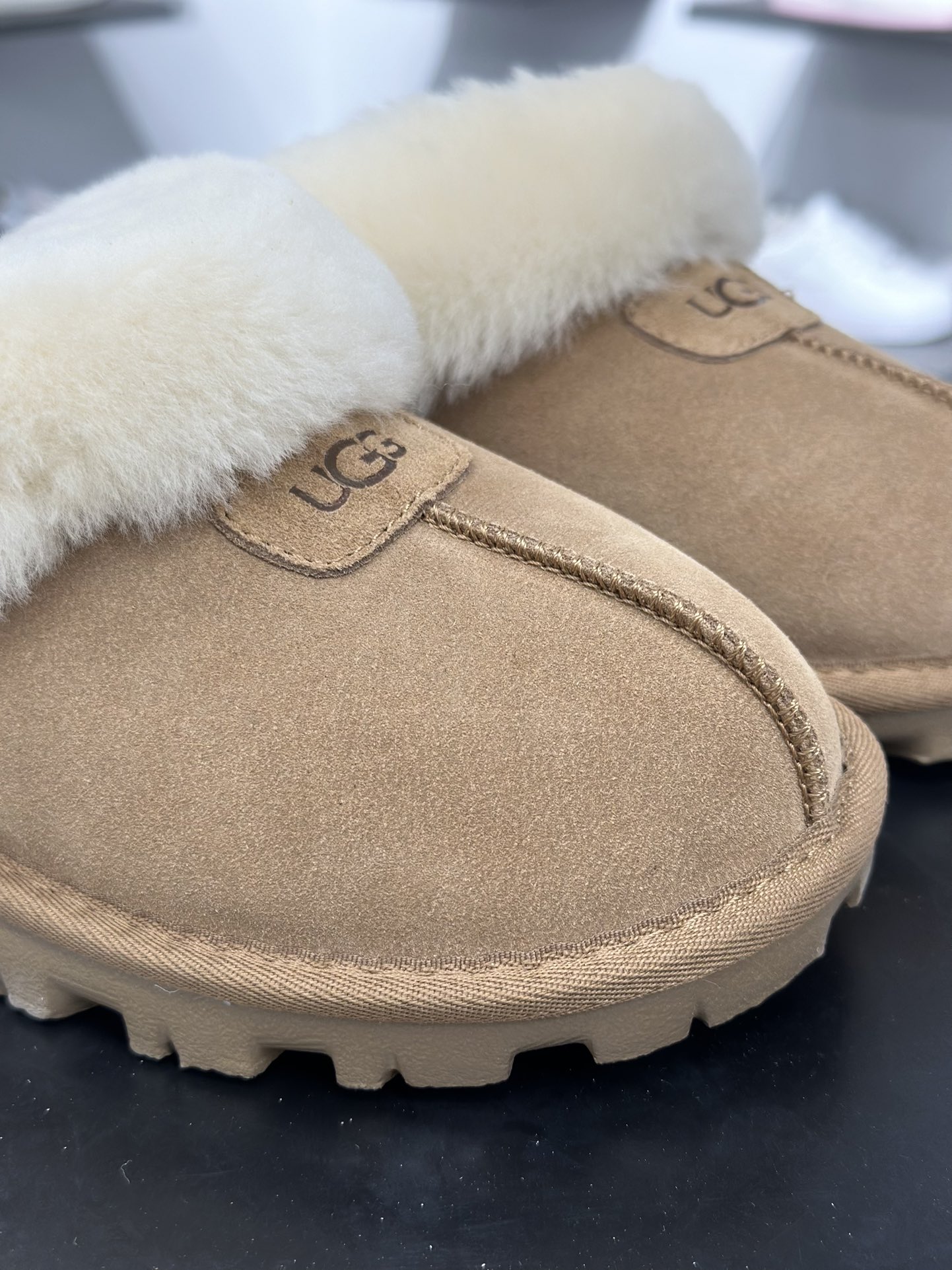 200 星拖薄底栗色 女鞋UGG W Disquette Slipper Chestnut 蒂茨库特系列穆勒风包头舒适露跟半拖鞋