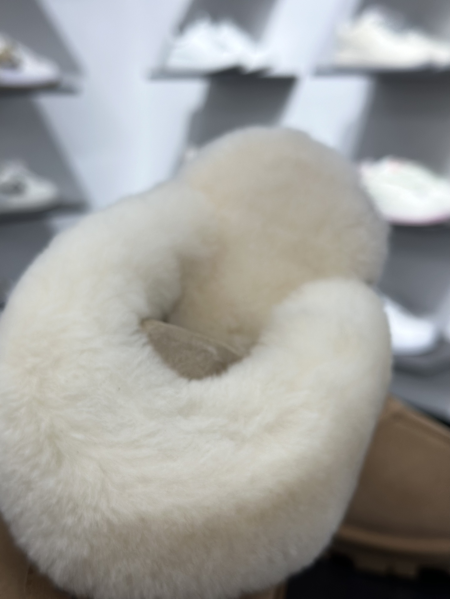 200 星拖薄底栗色 女鞋UGG W Disquette Slipper Chestnut 蒂茨库特系列穆勒风包头舒适露跟半拖鞋