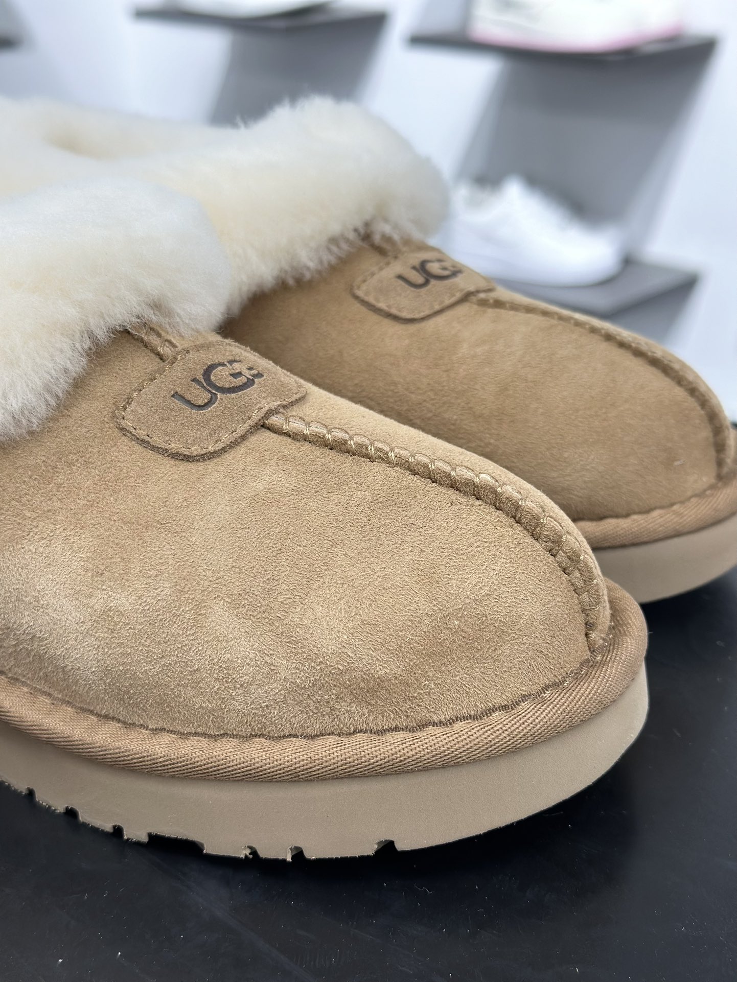 220 塔次特薄栗色 UGG W Tazzla 塔次特系列低帮时尚百搭舒适保暖休闲便鞋 1134810-CHE