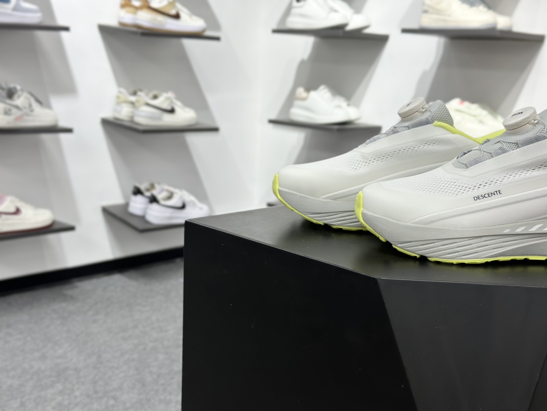 280 迪桑特DESCENTE WIRE 3.0 舒适百搭防滑耐磨 低帮 休闲跑步鞋 D5231RRN26