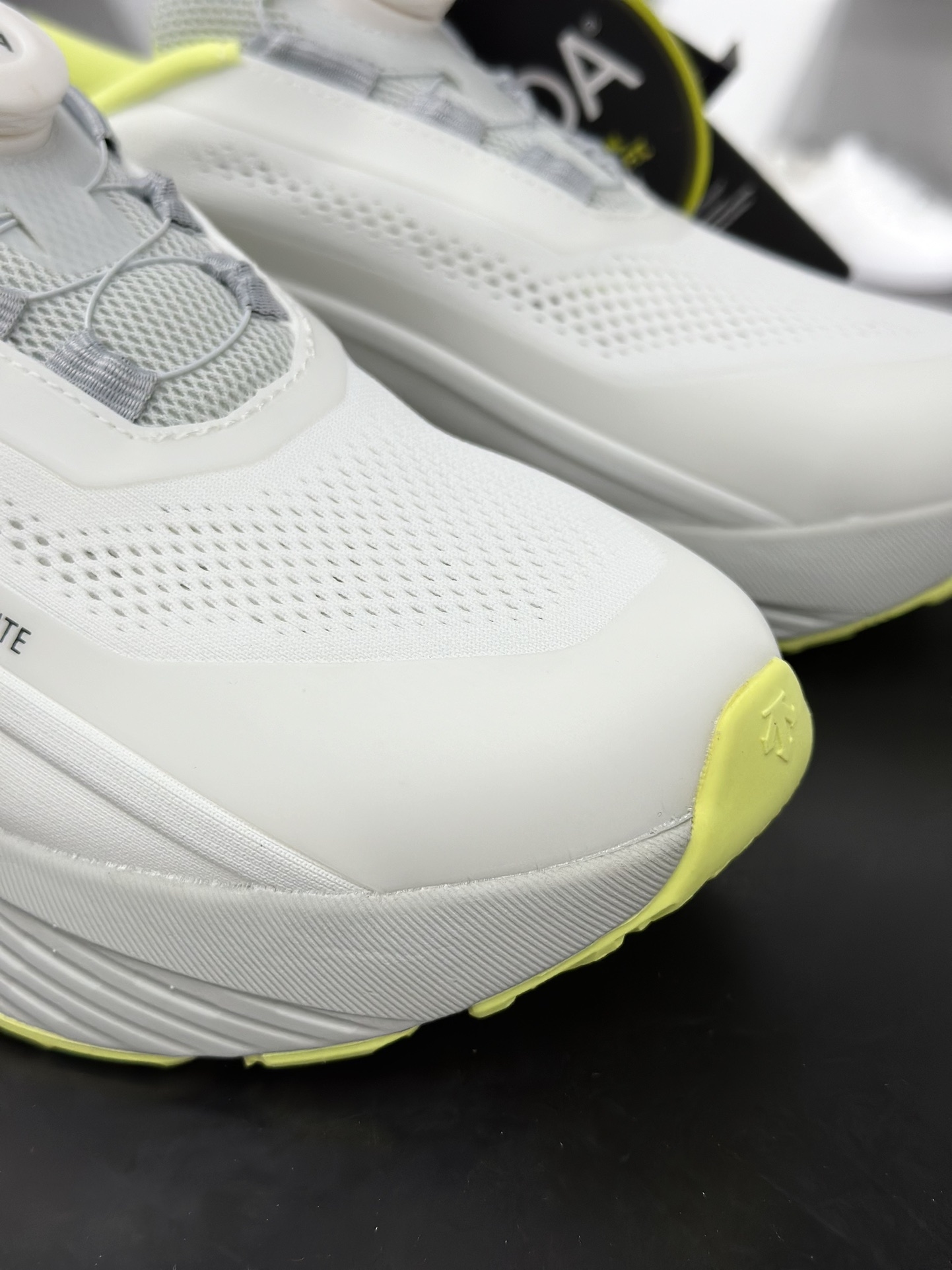 280 迪桑特DESCENTE WIRE 3.0 舒适百搭防滑耐磨 低帮 休闲跑步鞋 D5231RRN26