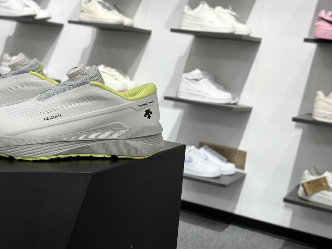 280 迪桑特DESCENTE WIRE 3.0 舒适百搭防滑耐磨 低帮 休闲跑步鞋 D5231RRN26