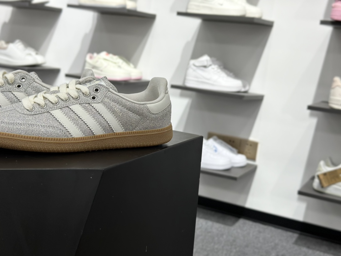 Adidas三叶草SAMBA 银白 休闲板鞋 KI6264-Top High Quatity Cheap Sneakers Fashion Clothing Clothes Bags handbags Shoes of all Brand wholesale With The best Quality And Beautiful Price from China Factory Chinese suppliers wholesaler seller Adidas三叶草SAMBA 银白 休闲板鞋 KI6264