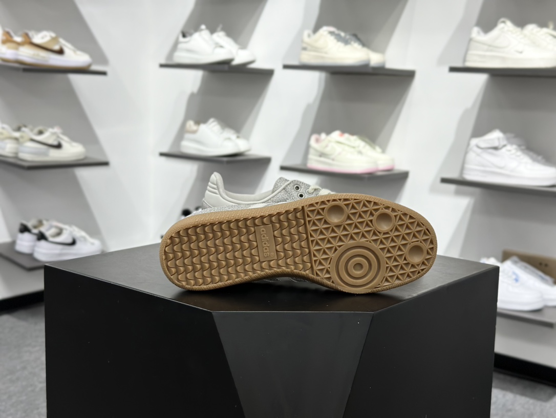 Adidas三叶草SAMBA 银白 休闲板鞋 KI6264-Top High Quatity Cheap Sneakers Fashion Clothing Clothes Bags handbags Shoes of all Brand wholesale With The best Quality And Beautiful Price from China Factory Chinese suppliers wholesaler seller Adidas三叶草SAMBA 银白 休闲板鞋 KI6264