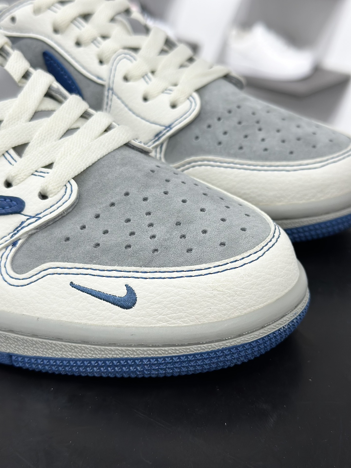 200 Travis Scott x Nike Air Jordan 1 Low x Balenciaga Air Jordan 1 Low 反转白灰蓝小钩倒钩 XD1568-105