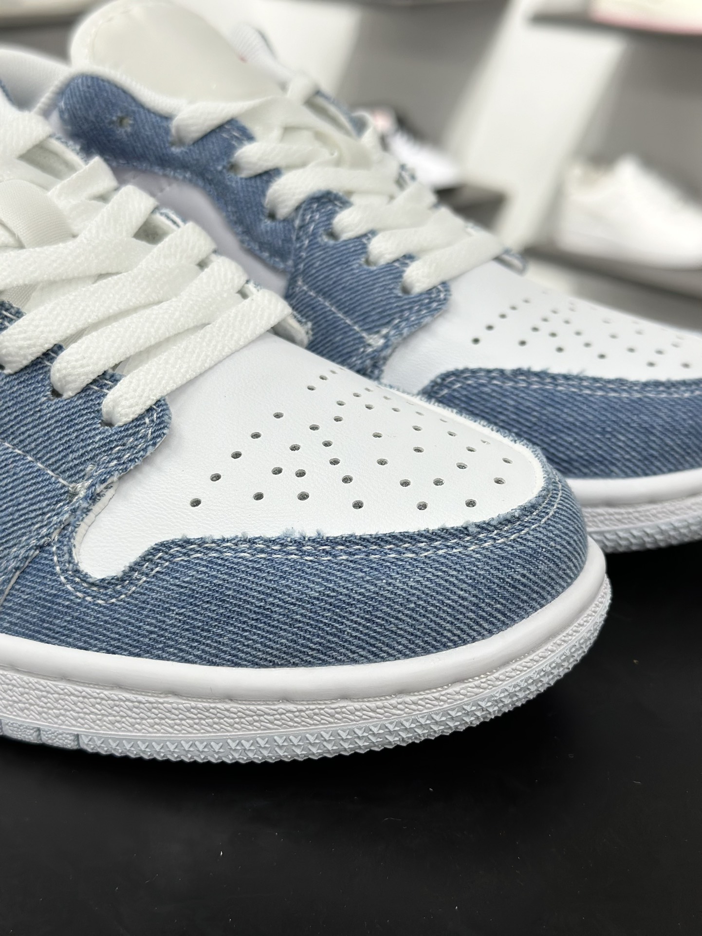 Air Jordan 1 Low 牛仔蓝粉钻钩 HQ2001-400