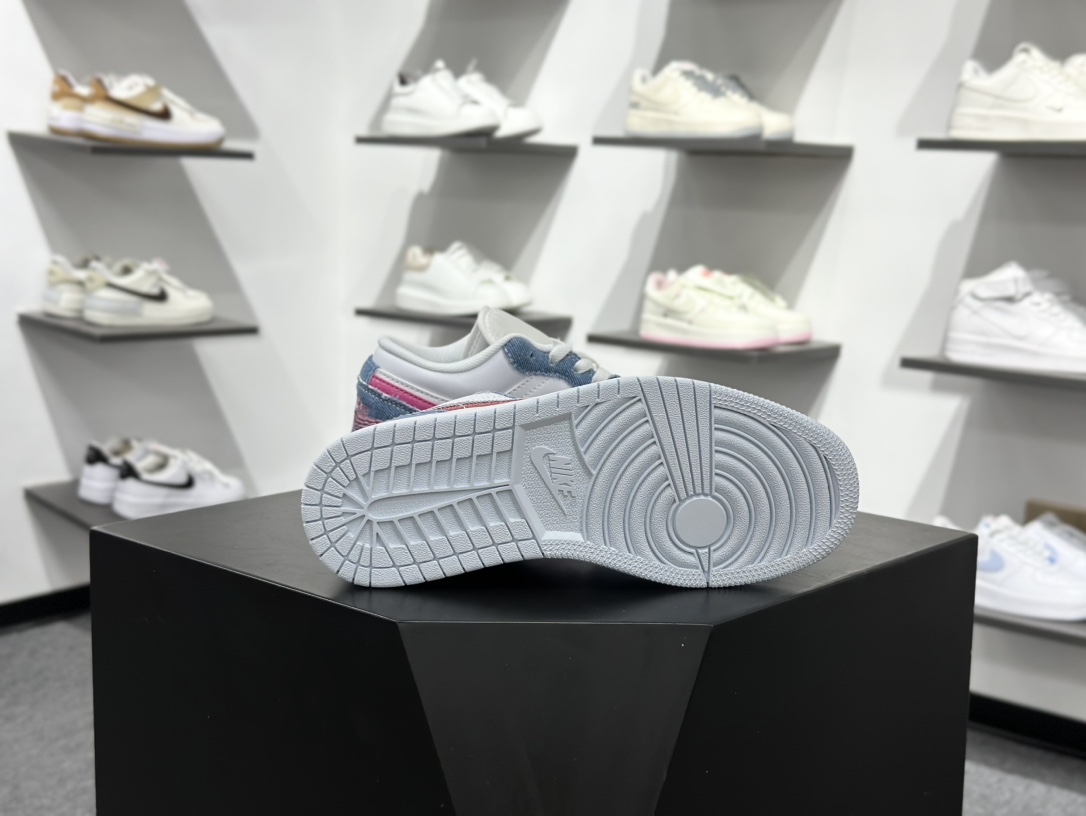 Air Jordan 1 Low 牛仔蓝粉钻钩 HQ2001-400