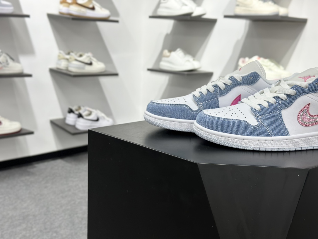 Air Jordan 1 Low 牛仔蓝粉钻钩 HQ2001-400