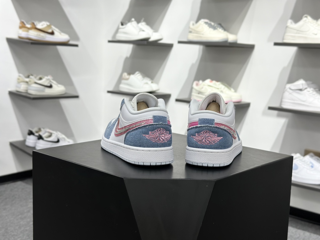 Air Jordan 1 Low 牛仔蓝粉钻钩 HQ2001-400