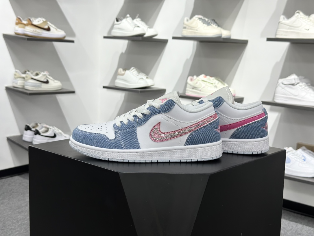 Air Jordan 1 Low 牛仔蓝粉钻钩 HQ2001-400