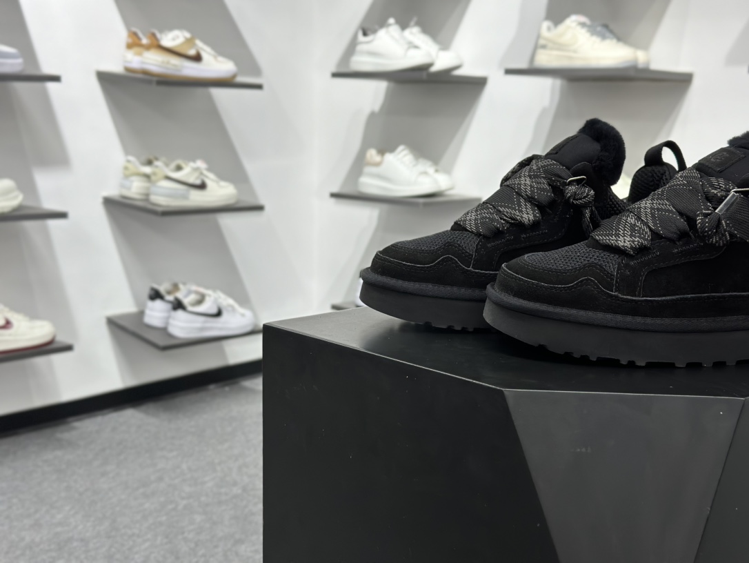 320 UGG 原价4xx 低帮梅尔休闲鞋栗色 黑色 沙色三色