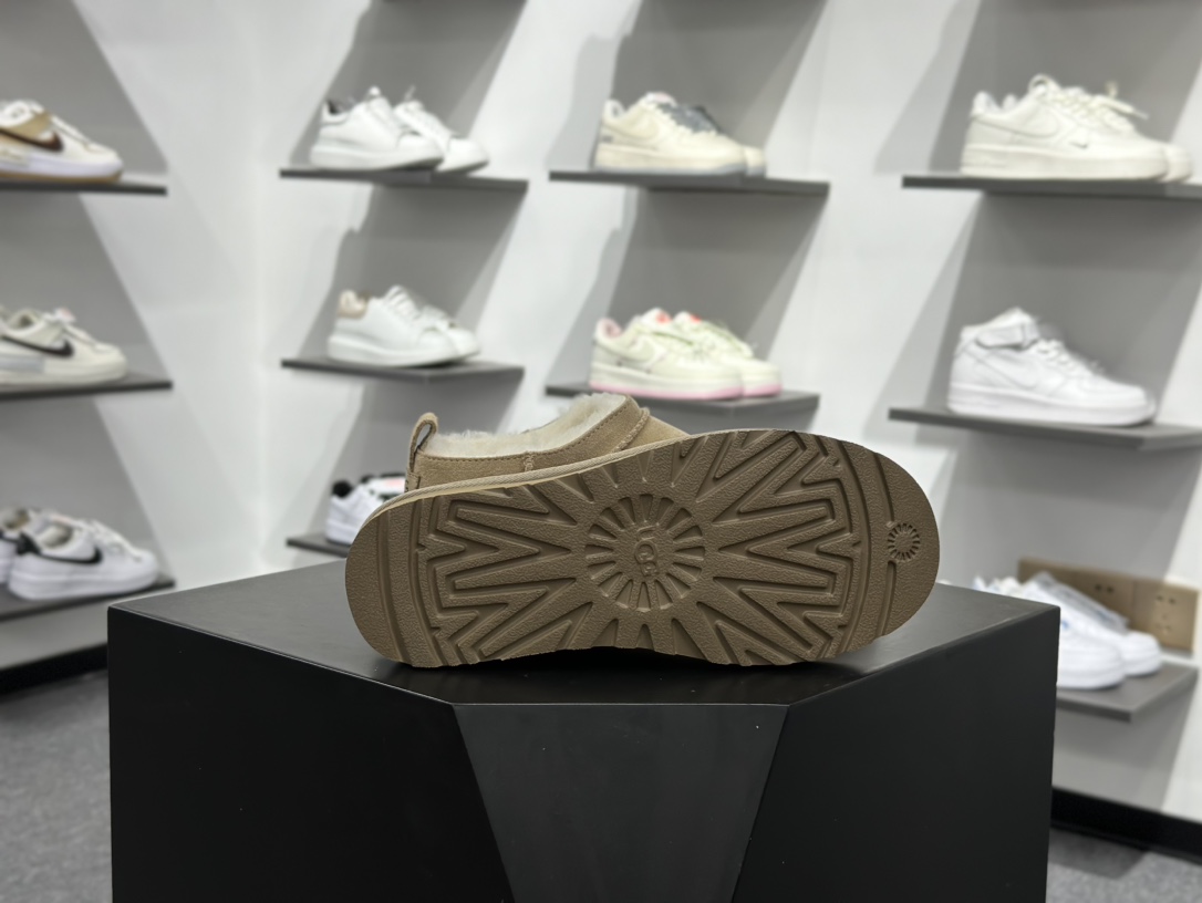 220 UGG Classic Micro 绒面 保暖 套脚舒适 雪地靴-Chinese UA Cheap High Quatity Brand Clothes Bags handbags Sneakers wholesale wholesaler seller from China Factory suppliers Fashion Clothing Shoes best Quality Beautiful Price 220 UGG Classic Micro 绒面 保暖 套脚舒适 雪地靴