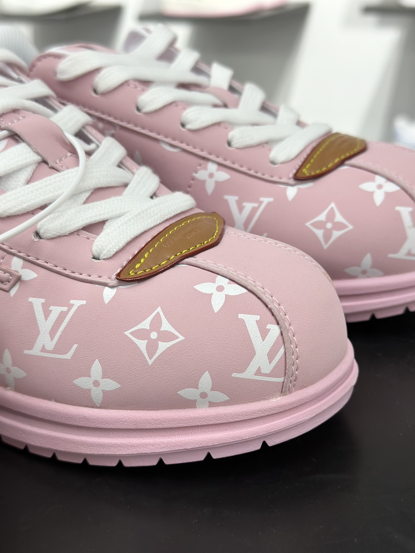 280 Louis Vuitton LV x Nigo联名款 Buttersoft FW25 最新款阿甘休闲运动面包鞋