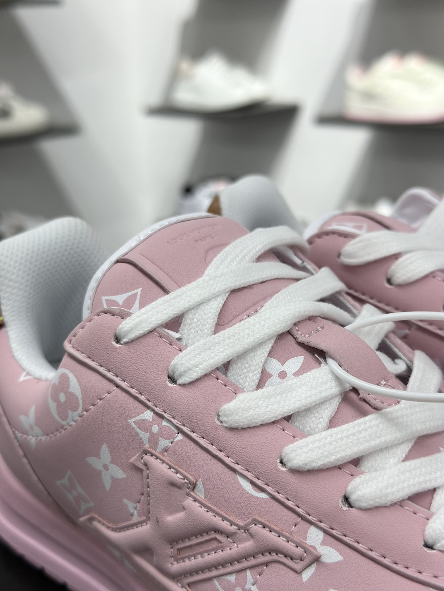 280 Louis Vuitton LV x Nigo联名款 Buttersoft FW25 最新款阿甘休闲运动面包鞋