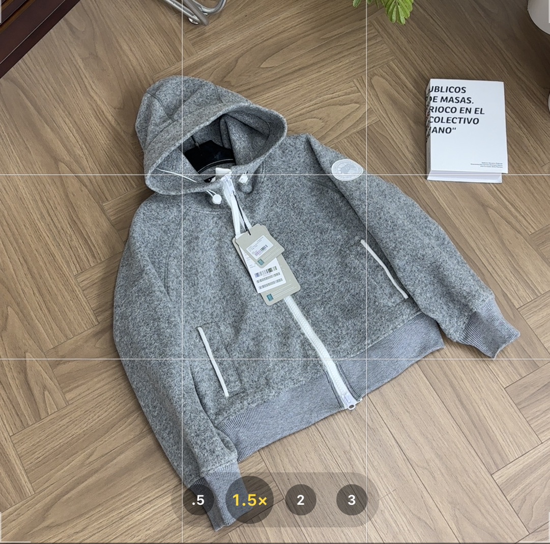 加拿大鹅Chilliwack浅灰色抓绒外套 每年冬天大鹅家的这款外套都很火 面料很好rua~ 浅灰色真的很好看 还是超越妹妹同款