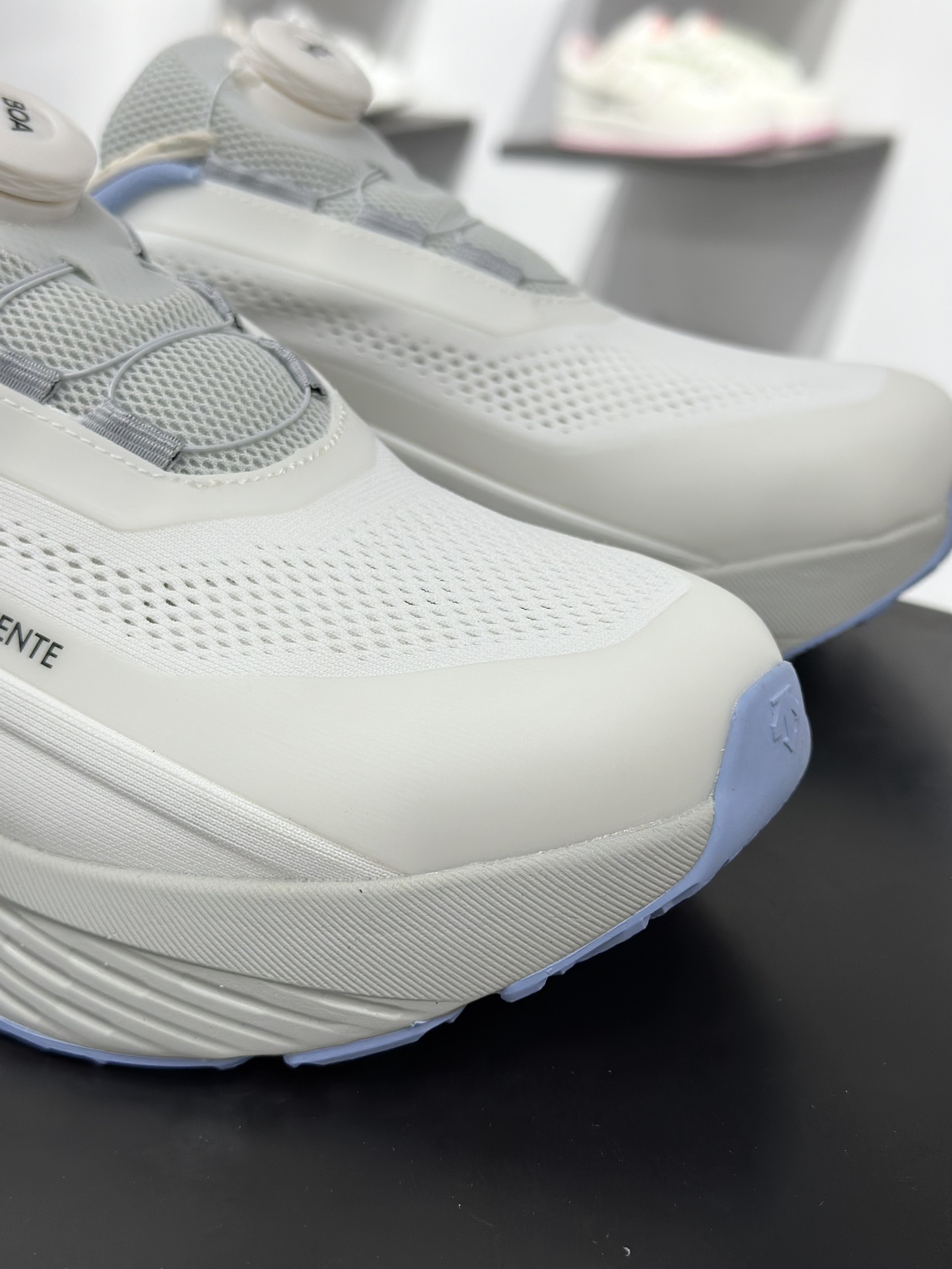 280 迪桑特·DESCENTE LAVITATE II GTX甜美生活2.0GTX系列低帮城市通勤户外休闲运动鞋 D5231RRN26