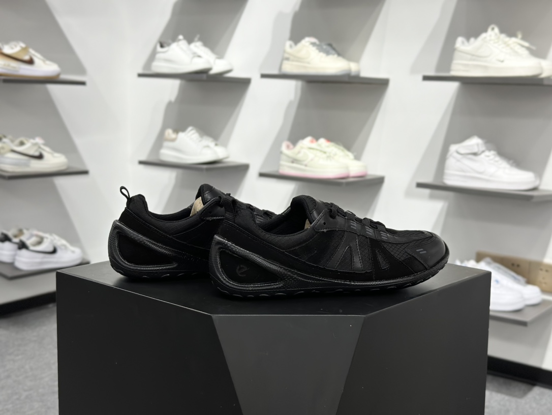 ECCO爱步运动休闲鞋 轻便缓震跑步鞋 802433