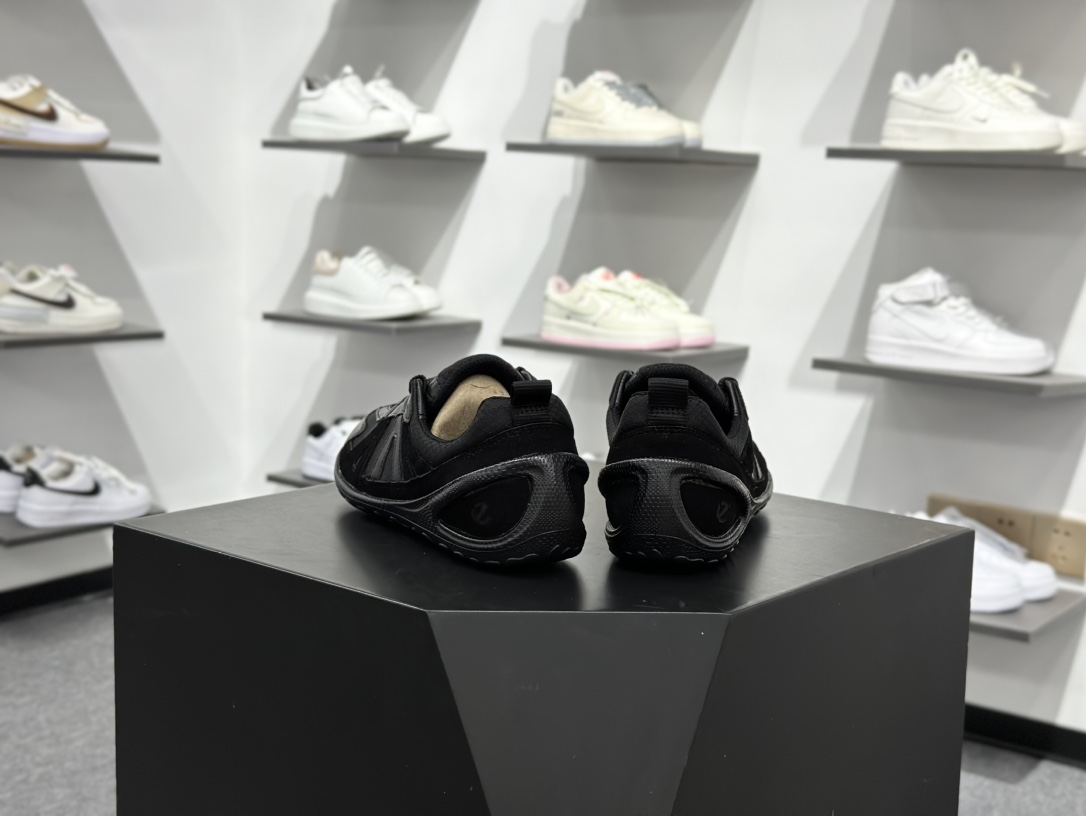 ECCO爱步运动休闲鞋 轻便缓震跑步鞋 802433