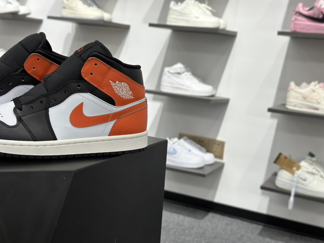 Air Jordan 1 Mid 中帮篮球鞋 灰白蓝勾 精雕细琢鞋型极致 飞翼3D打印改良 DQ8426-801