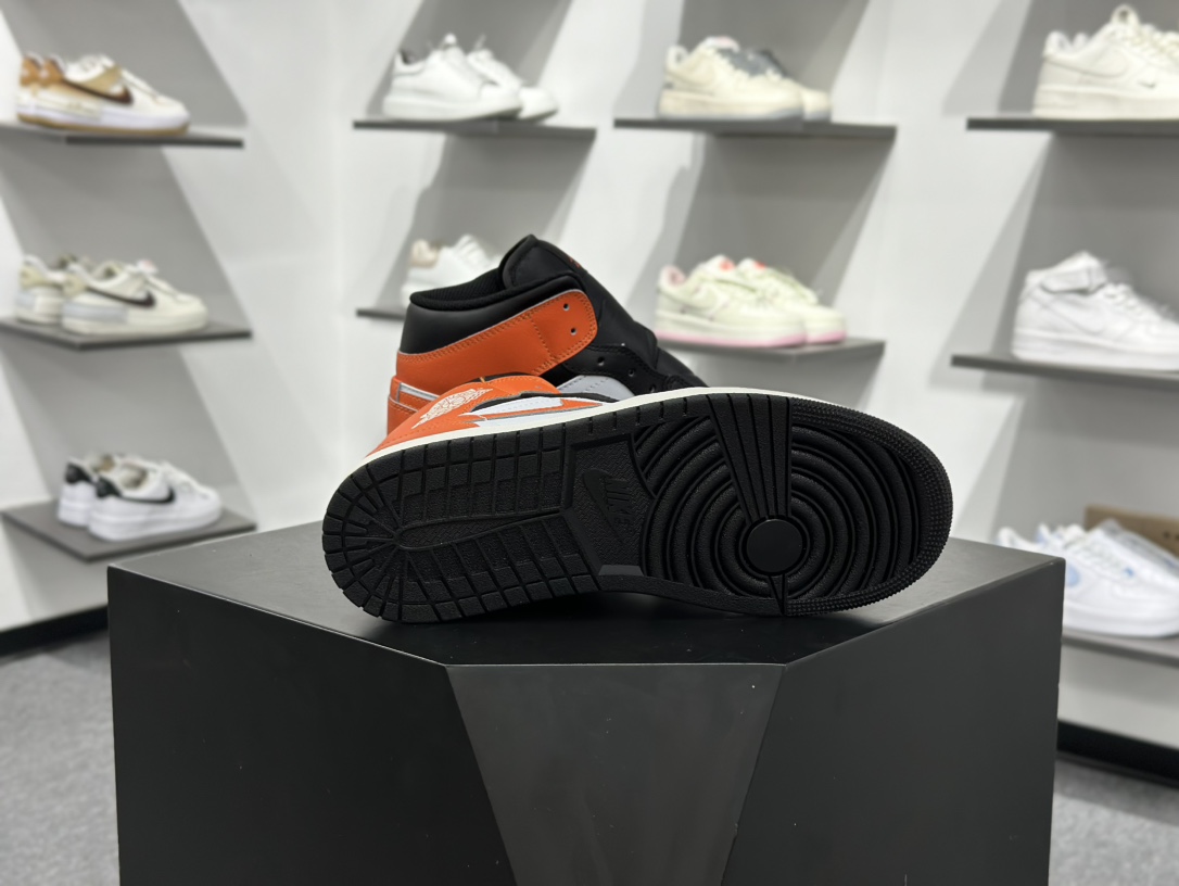 Air Jordan 1 Mid 中帮篮球鞋 灰白蓝勾 精雕细琢鞋型极致 飞翼3D打印改良 DQ8426-801