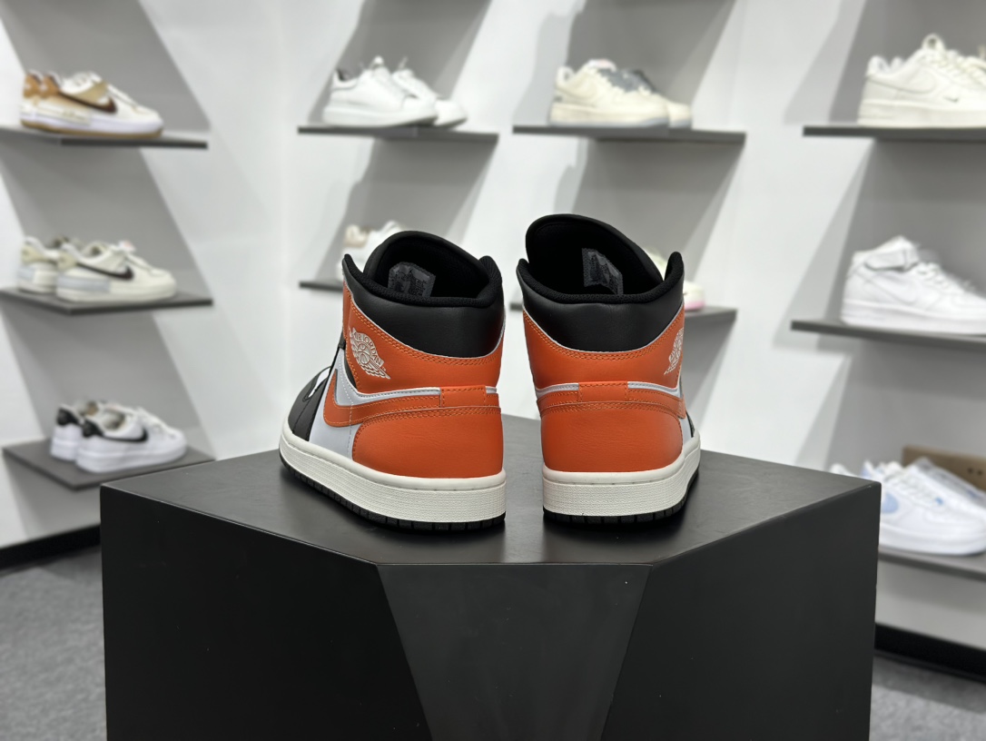 Air Jordan 1 Mid 中帮篮球鞋 灰白蓝勾 精雕细琢鞋型极致 飞翼3D打印改良 DQ8426-801