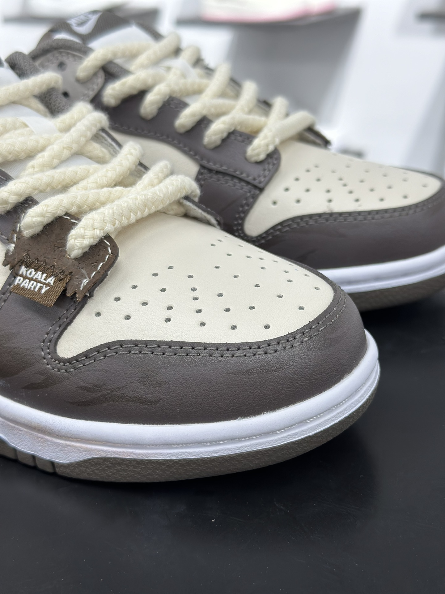 耐克Nike SB Dunk Low”White Cave Stone”扣篮系列低帮休闲运动滑板板鞋 HF5441-111-Top High Quatity Cheap Sneakers Fashion Clothing Clothes Bags handbags Shoes of all Brand wholesale With The best Quality And Beautiful Price from China Factory Chinese suppliers wholesaler seller 耐克Nike SB Dunk Low”White Cave Stone”扣篮系列低帮休闲运动滑板板鞋 HF5441-111