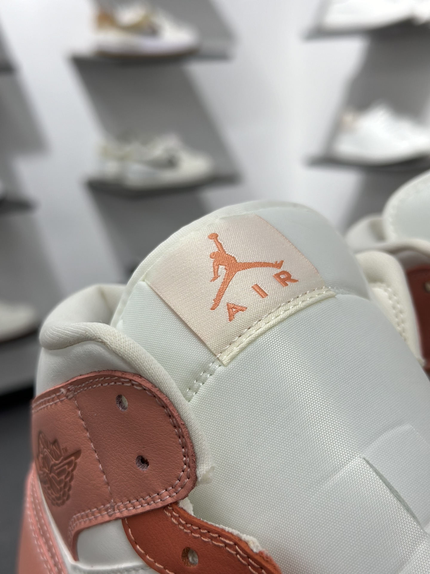 Jordan Air Jordan 1 白粉色 BQ6472-180-Top High Quatity Cheap Sneakers Fashion Clothing Clothes Bags handbags Shoes of all Brand wholesale With The best Quality And Beautiful Price from China Factory Chinese suppliers wholesaler seller Jordan Air Jordan 1 白粉色 BQ6472-180