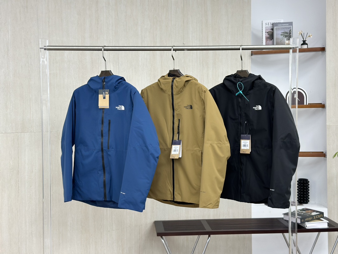 The North Face Triclimate Waterproof Jacket | Detachable 3-in-1 Down Padded Coat 2 i1758862884 7686 0
