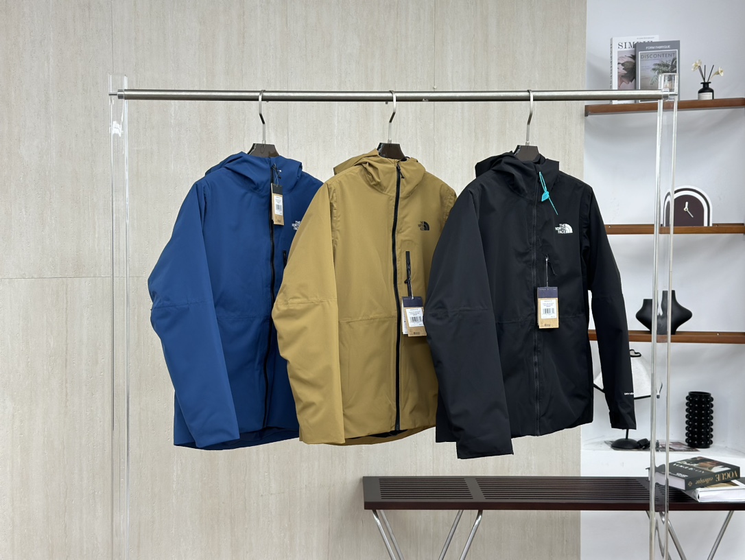 The North Face Triclimate Waterproof Jacket | Detachable 3-in-1 Down Padded Coat 4 i1758862884 7890 1
