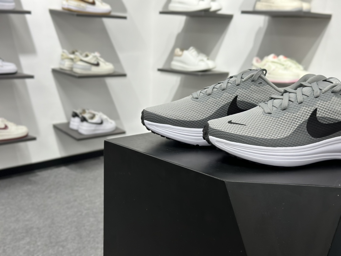 Nike Revolution 8 耐克轻便跑步鞋网面透气休闲鞋 HJ9198-004