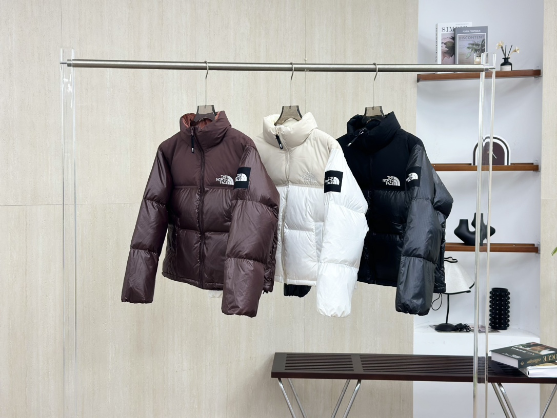 The North Face 82B Women's Short Plaid Goose Down Puffer Jacket