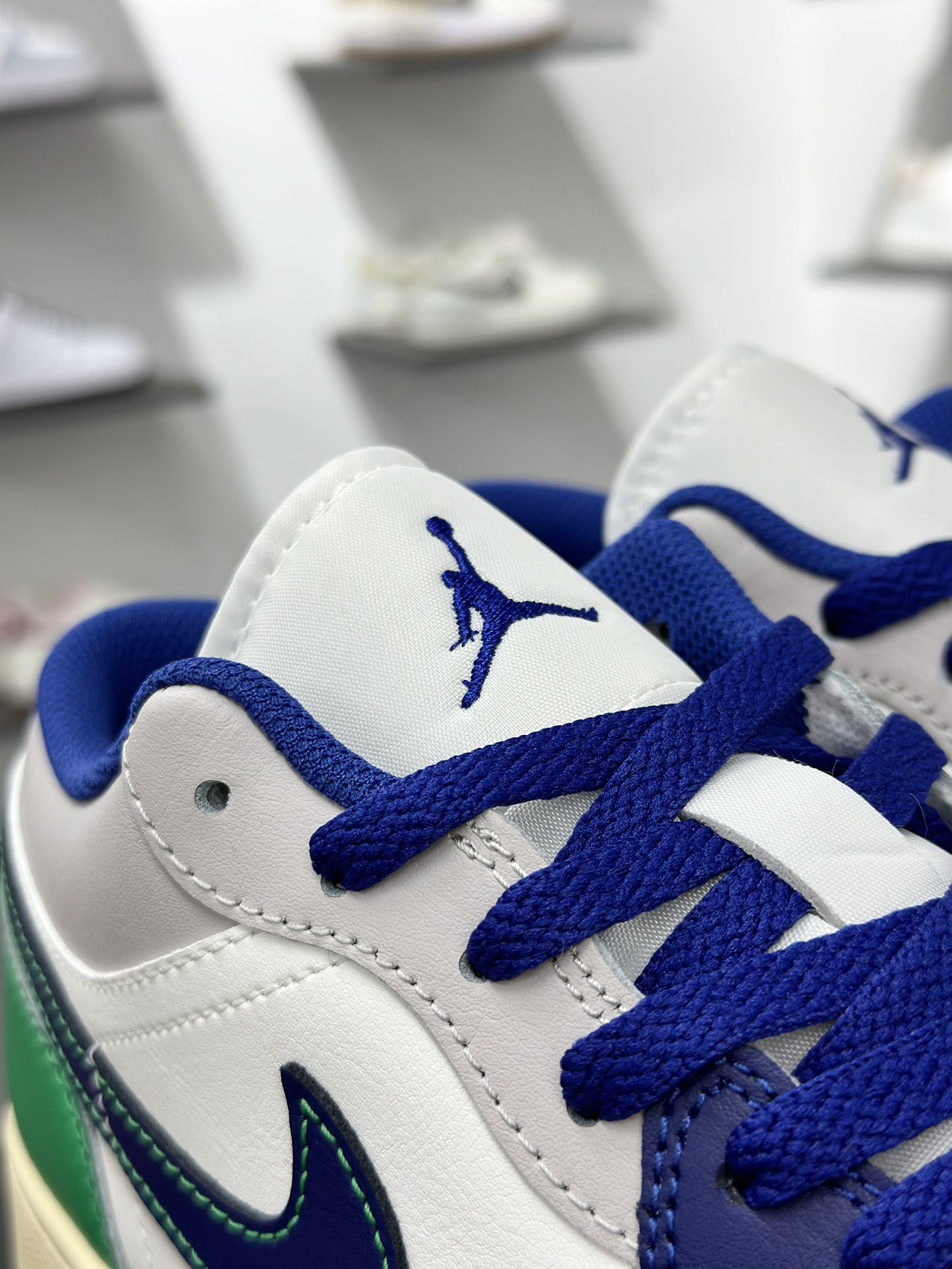 220 Air Jordan 1 Low白绿蓝 553558-147-Chinese UA Cheap High Quatity Brand Clothes Bags handbags Sneakers wholesale wholesaler seller from China Factory suppliers Fashion Clothing Shoes best Quality Beautiful Price 220 Air Jordan 1 Low白绿蓝 553558-147