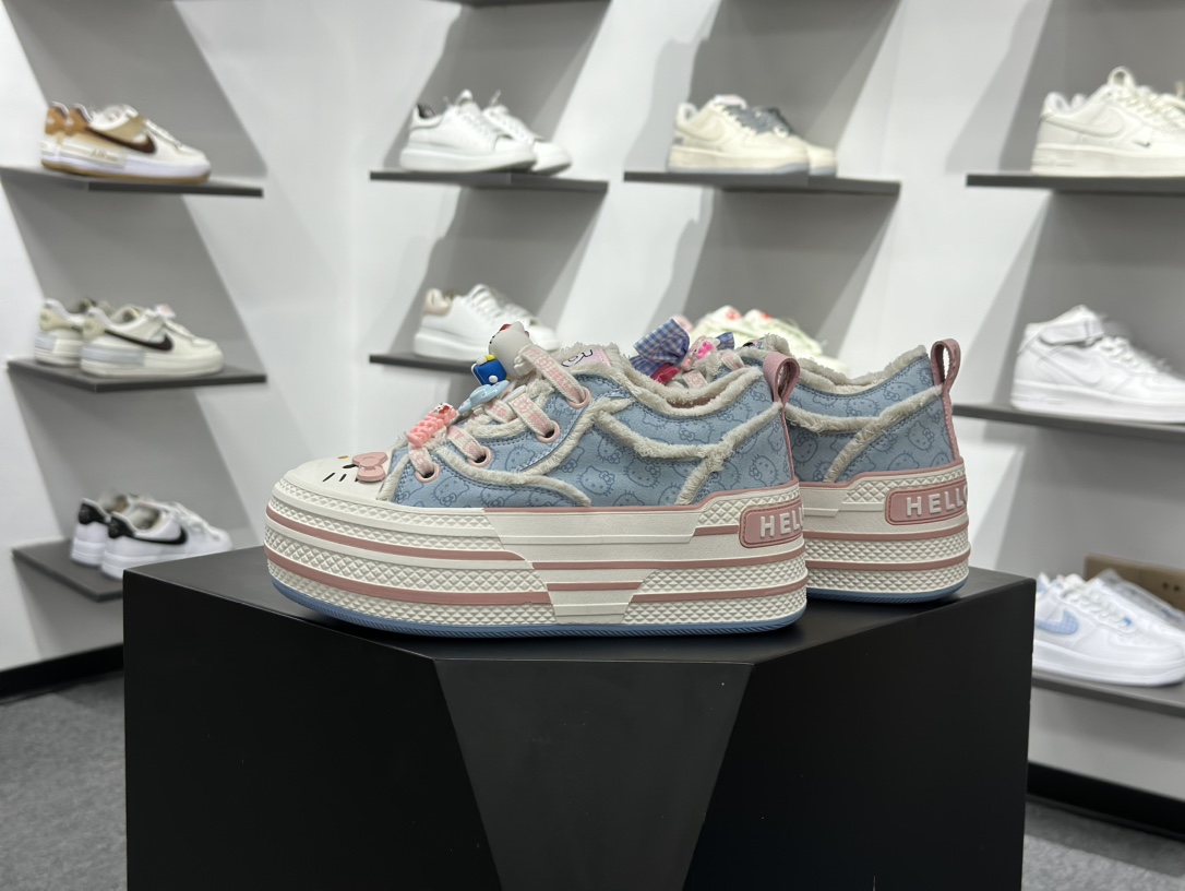 220 Sanrio/三丽鸥 x OLD ORDER 联名限定 凯蒂粉蓝 6.5CM 厚底增高帆布鞋 马卡龙