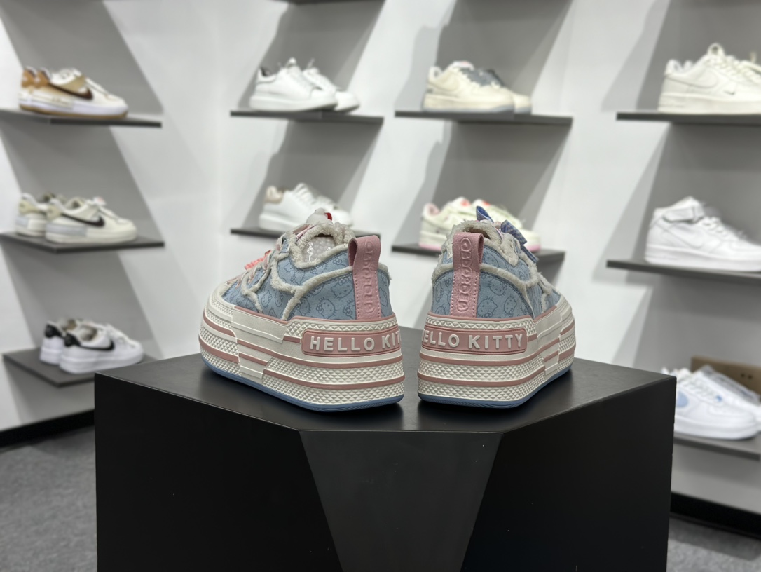 220 Sanrio/三丽鸥 x OLD ORDER 联名限定 凯蒂粉蓝 6.5CM 厚底增高帆布鞋 马卡龙