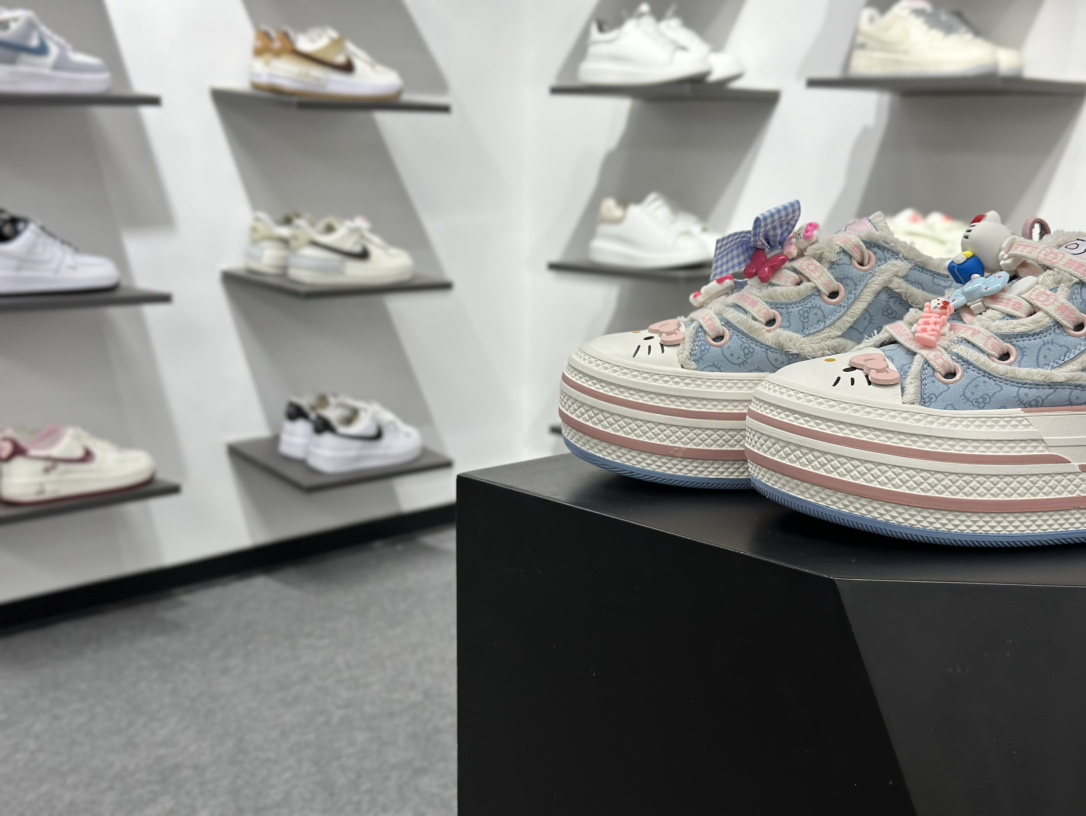 220 Sanrio/三丽鸥 x OLD ORDER 联名限定 凯蒂粉蓝 6.5CM 厚底增高帆布鞋 马卡龙