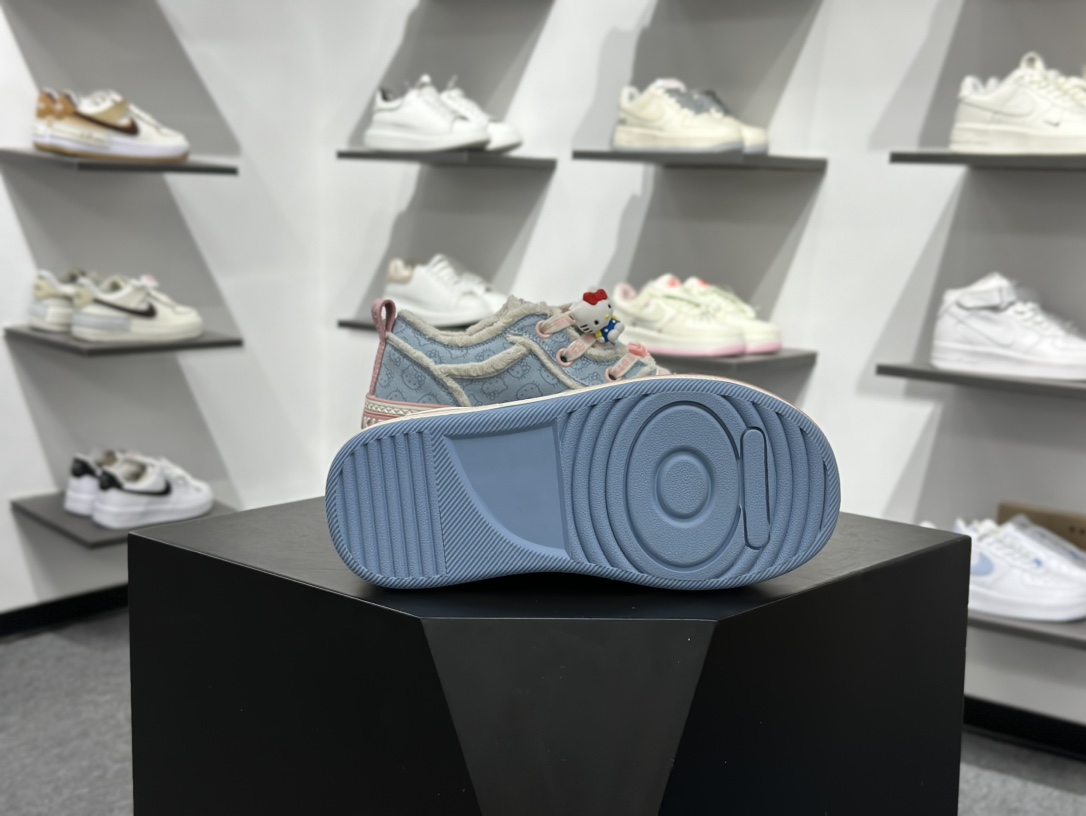 220 Sanrio/三丽鸥 x OLD ORDER 联名限定 凯蒂粉蓝 6.5CM 厚底增高帆布鞋 马卡龙