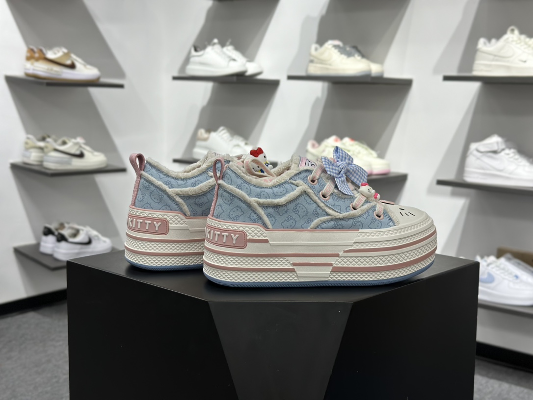 220 Sanrio/三丽鸥 x OLD ORDER 联名限定 凯蒂粉蓝 6.5CM 厚底增高帆布鞋 马卡龙