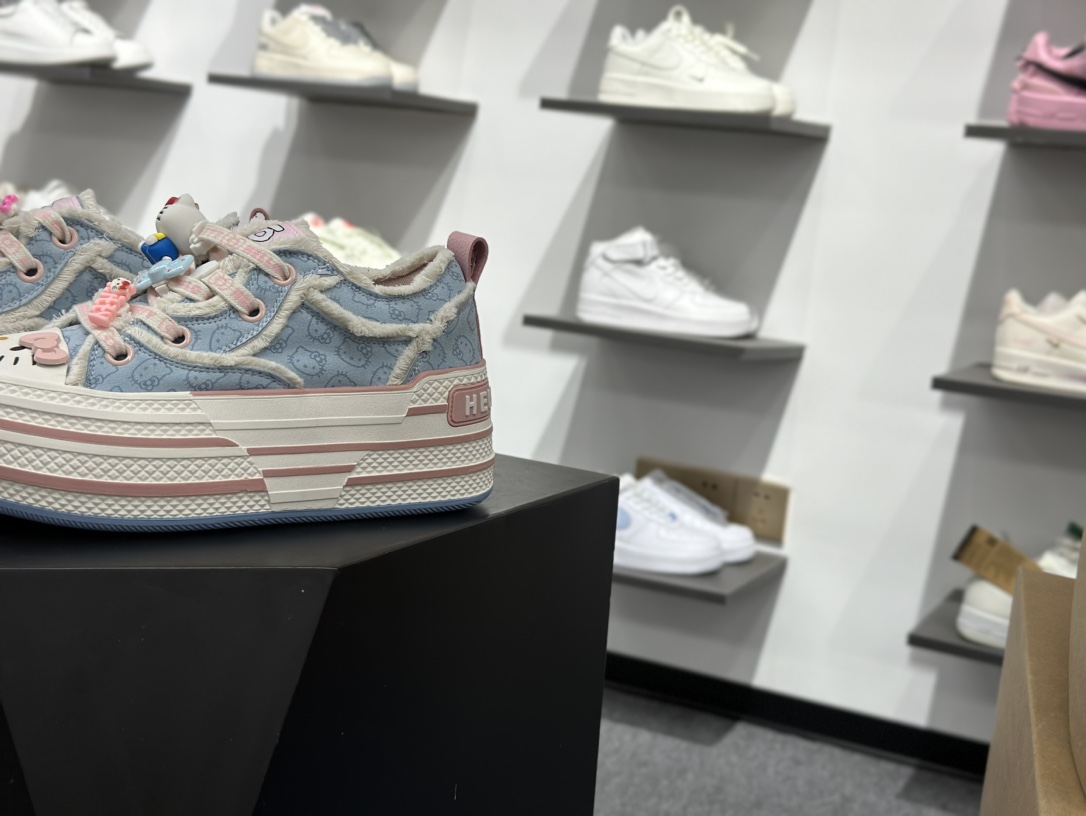 220 Sanrio/三丽鸥 x OLD ORDER 联名限定 凯蒂粉蓝 6.5CM 厚底增高帆布鞋 马卡龙