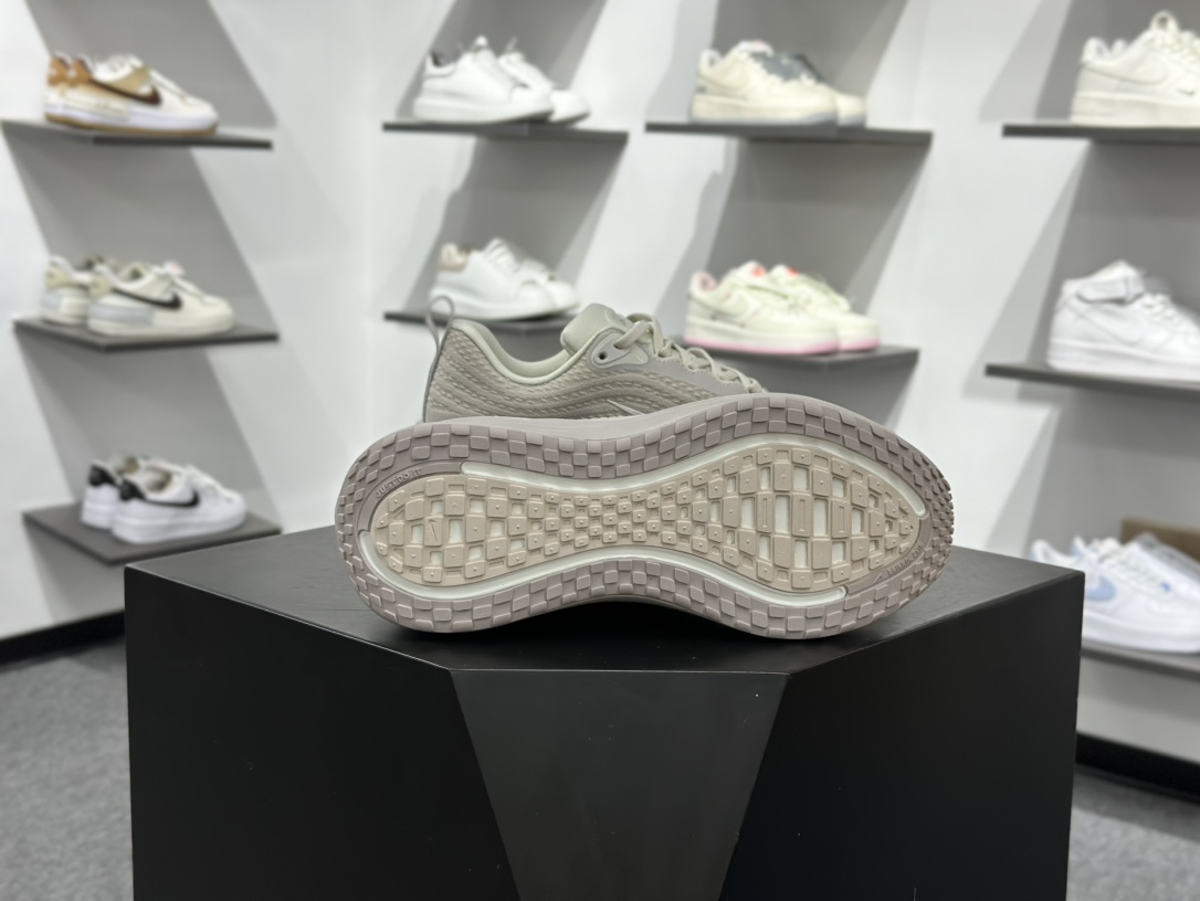 180 Nike Air Zoom Vomero Plus 全新科技提前原鞋开发 运动跑鞋 HV8150-102