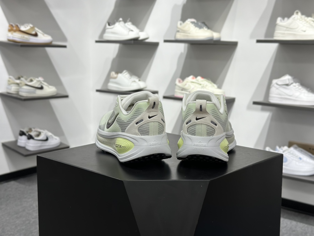 180 Nike Air Zoom Vomero Plus 全新科技提前原鞋开发 运动跑鞋 HM6804-107-Chinese UA Cheap High Quatity Brand Clothes Bags handbags Sneakers wholesale wholesaler seller from China Factory suppliers Fashion Clothing Shoes best Quality Beautiful Price 180 Nike Air Zoom Vomero Plus 全新科技提前原鞋开发 运动跑鞋 HM6804-107