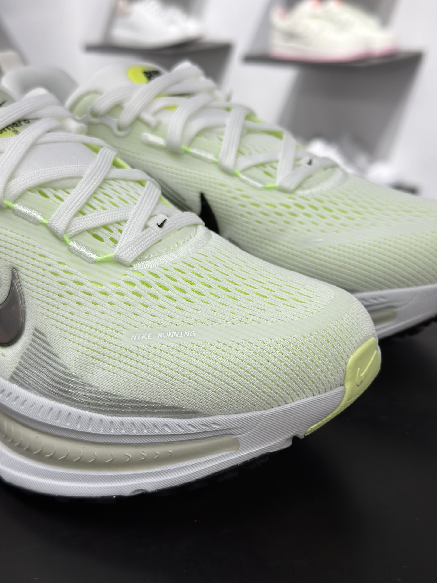 180 Nike Air Zoom Vomero Plus 全新科技提前原鞋开发 运动跑鞋 HM6804-107-Chinese UA Cheap High Quatity Brand Clothes Bags handbags Sneakers wholesale wholesaler seller from China Factory suppliers Fashion Clothing Shoes best Quality Beautiful Price 180 Nike Air Zoom Vomero Plus 全新科技提前原鞋开发 运动跑鞋 HM6804-107