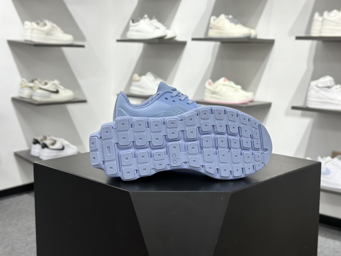 180 ALO alo yoga Alo Runner 蓝色 舒适百搭透气低帮跑步鞋