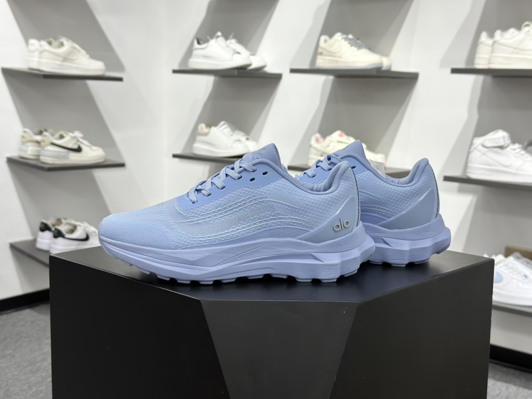 180 ALO alo yoga Alo Runner 蓝色 舒适百搭透气低帮跑步鞋