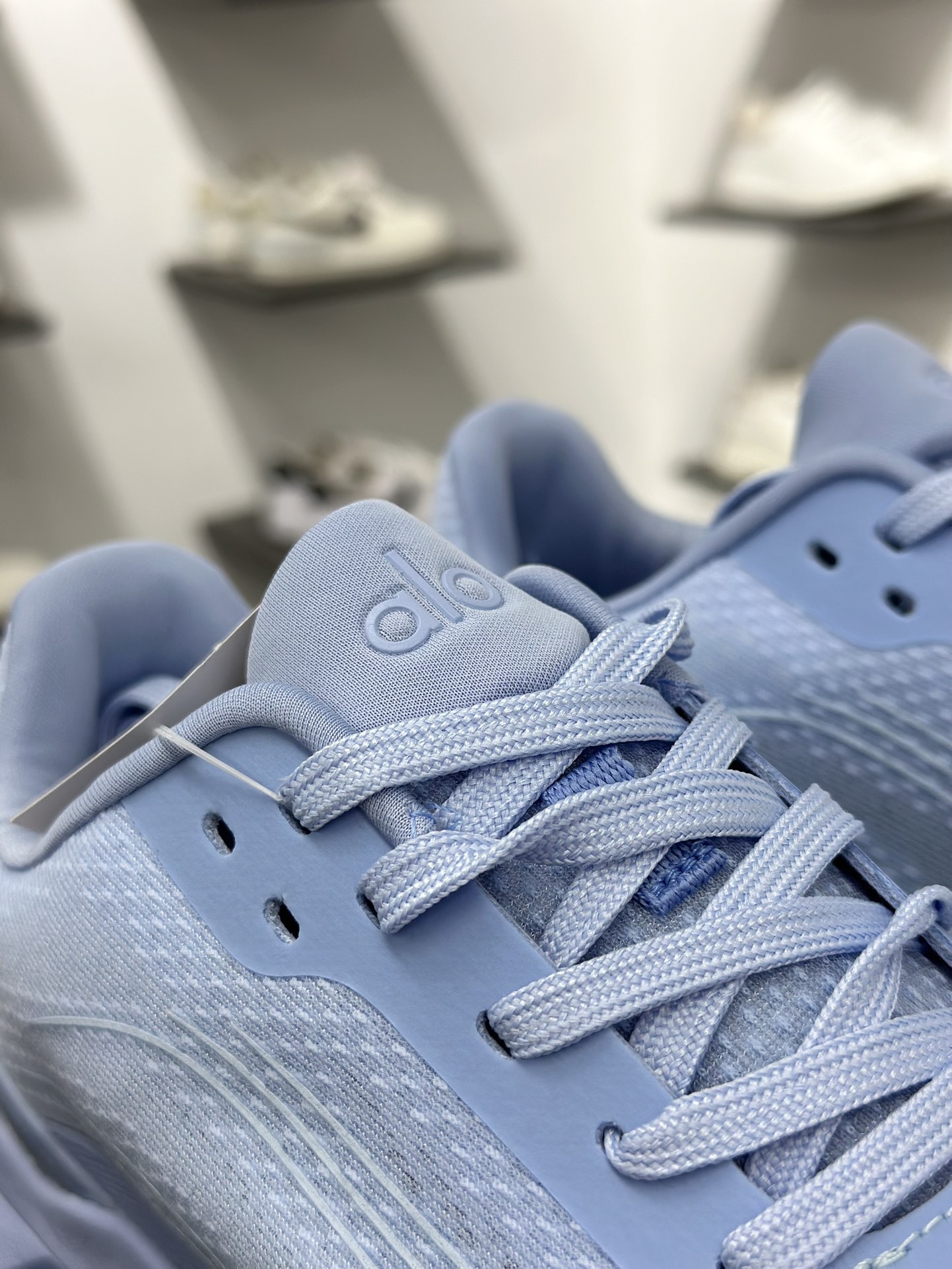 180 ALO alo yoga Alo Runner 蓝色 舒适百搭透气低帮跑步鞋