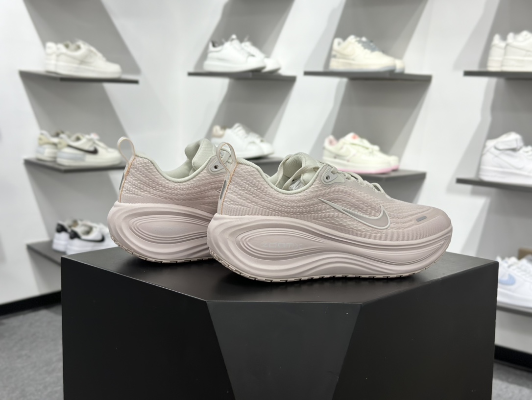 180 Nike VOMERO PLUS RUN 耐克 舒适减震防滑 低帮跑步鞋 HV8154-603