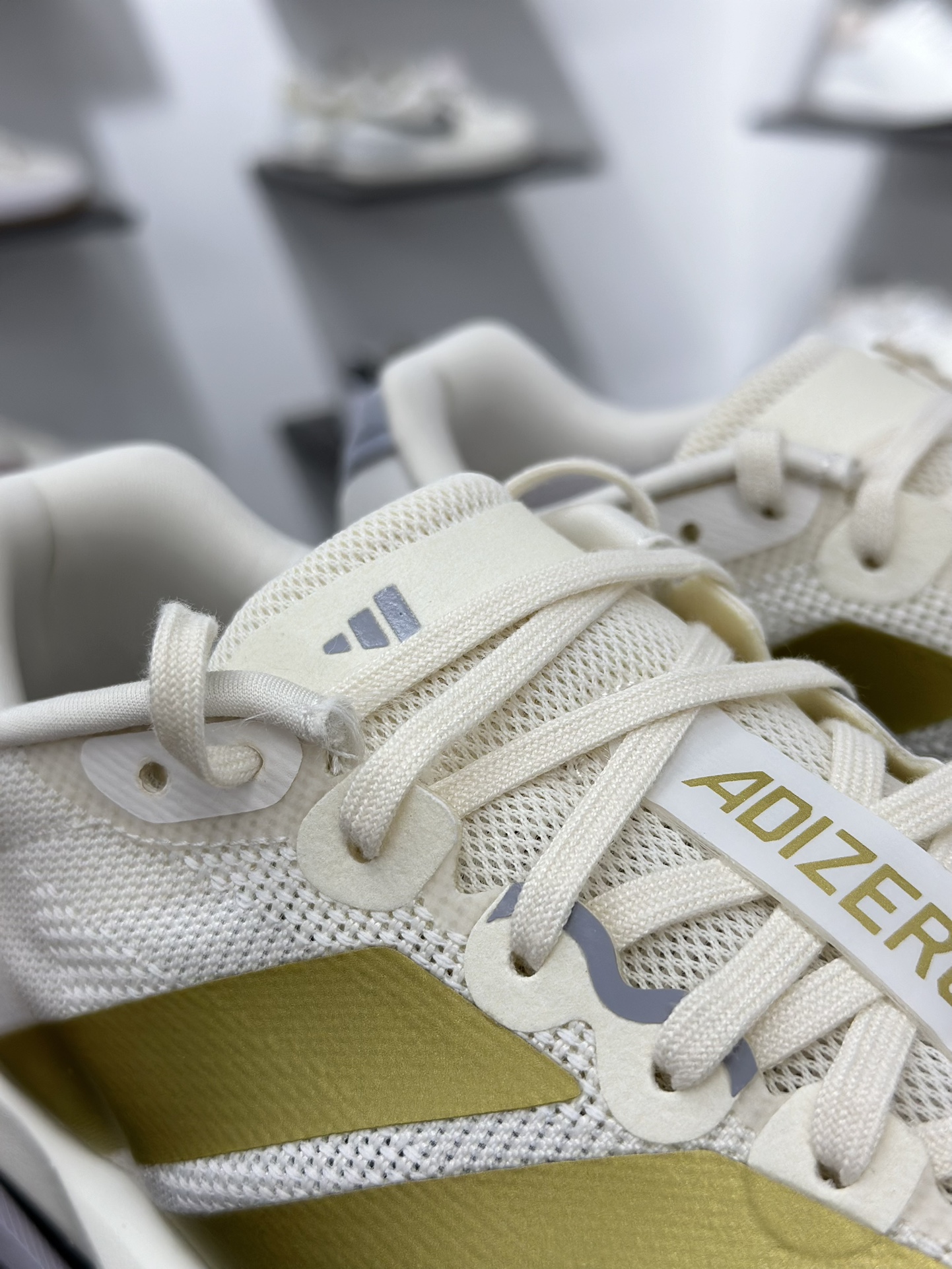 220 Adidas Adizero Boston 13 轻盈跑鞋 超轻发泡底 缓震透气跑步鞋 JS4947